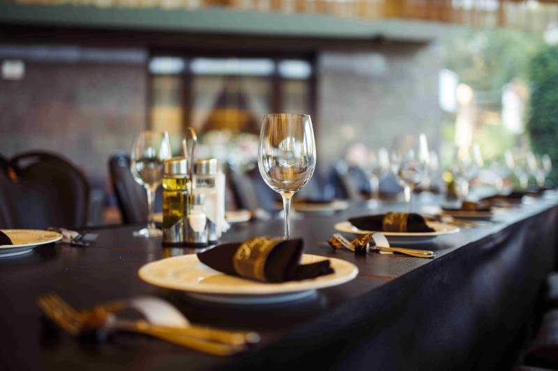dîner d'affaires dans un restaurant